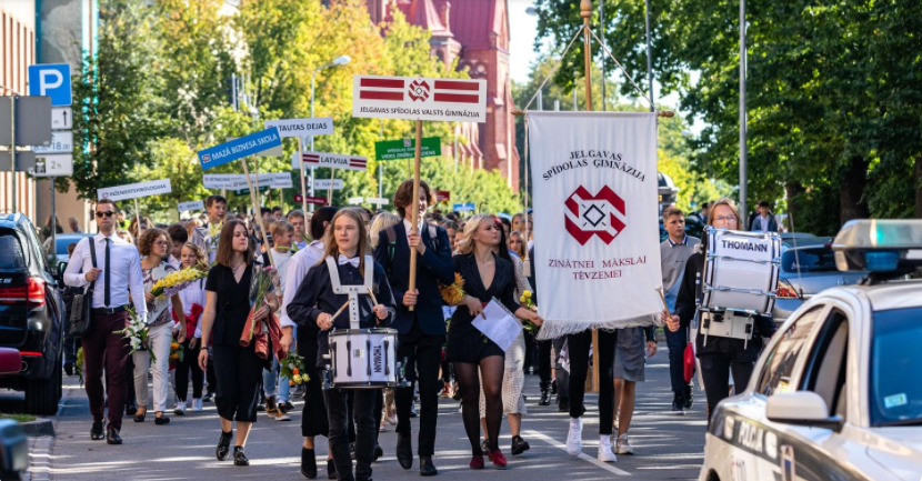 ATVĒRTĀS DURVIS SPĪDOLĀ