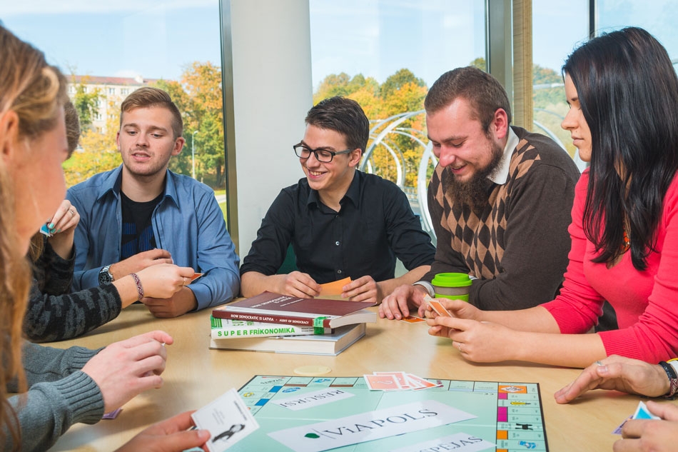 Vidzemes Augstskola Vidzemes Augstskolas "Skrējiens pēc diploma"