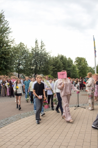 Zinību diena