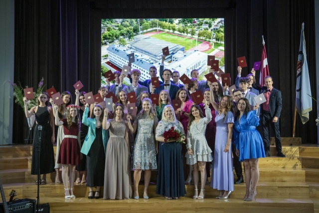 Jelgavas Valsts ģimnāzijas 2022. gada izlaidums Jelgavas Valsts ģimnāzijas izlaidums
