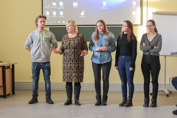 Seminārs "Jelgavas pilsētas izglītības iestāžu skolēnu paspārvalžu tradīcijas"