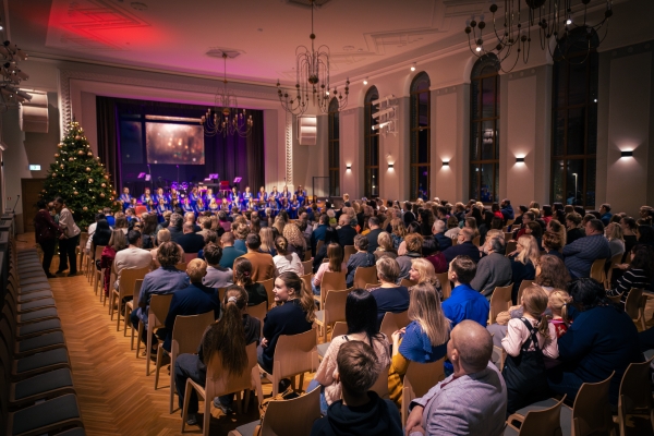 Ziemassvētku ieskaņas koncerts "Mūsu mājās valda prieks"