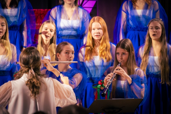 Ziemassvētku ieskaņas koncerts "Mūsu mājās valda prieks"