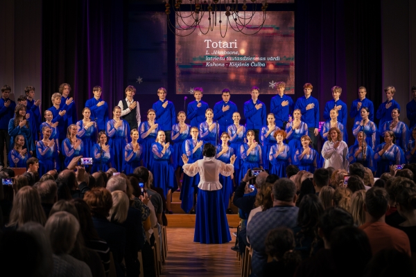 Ziemassvētku ieskaņas koncerts "Mūsu mājās valda prieks"