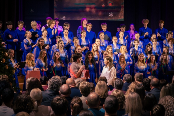 Ziemassvētku ieskaņas koncerts "Mūsu mājās valda prieks"