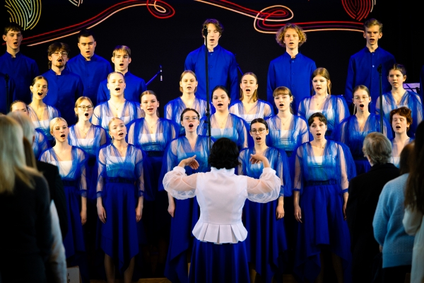 &ldquo;Kā uguns&hellip;&rdquo; paaudzes vienojo&scaron;s stāsts SKALU jubilejas koncertā