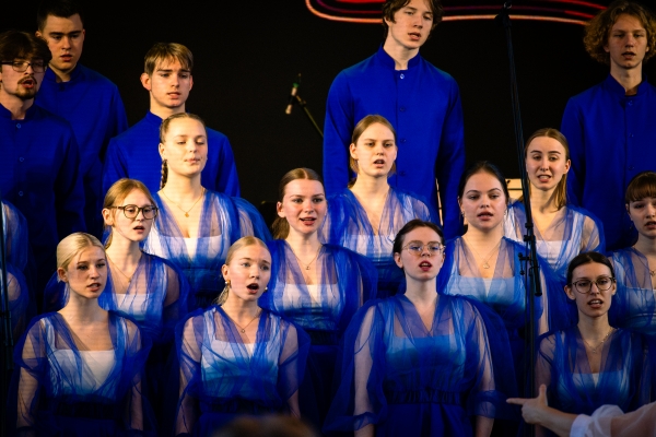 &ldquo;Kā uguns&hellip;&rdquo; paaudzes vienojo&scaron;s stāsts SKALU jubilejas koncertā