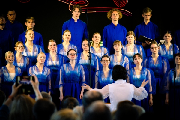 &ldquo;Kā uguns&hellip;&rdquo; paaudzes vienojo&scaron;s stāsts SKALU jubilejas koncertā