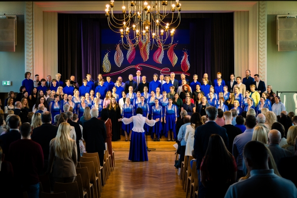 &ldquo;Kā uguns&hellip;&rdquo; paaudzes vienojo&scaron;s stāsts SKALU jubilejas koncertā