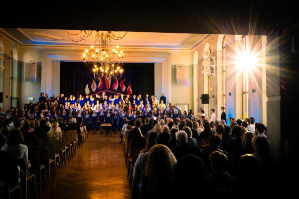 &ldquo;Kā uguns&hellip;&rdquo; paaudzes vienojo&scaron;s stāsts SKALU jubilejas koncertā