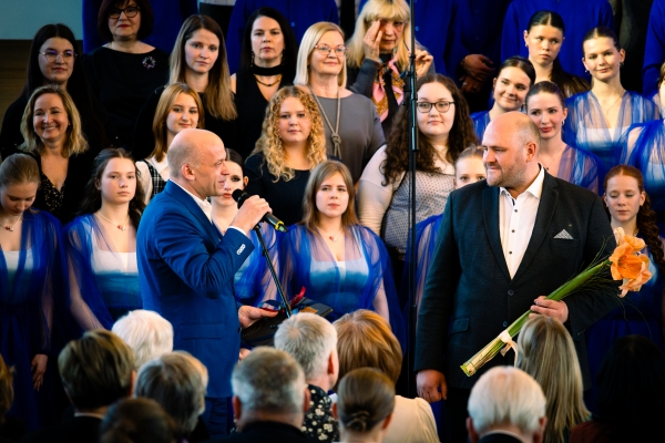 &ldquo;Kā uguns&hellip;&rdquo; paaudzes vienojo&scaron;s stāsts SKALU jubilejas koncertā