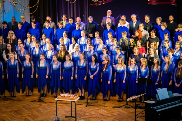 &ldquo;Kā uguns&hellip;&rdquo; paaudzes vienojo&scaron;s stāsts SKALU jubilejas koncertā