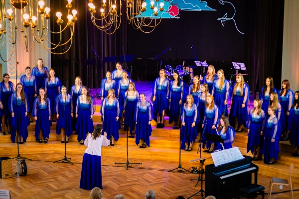 &ldquo;Kā uguns&hellip;&rdquo; paaudzes vienojo&scaron;s stāsts SKALU jubilejas koncertā