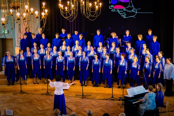 &ldquo;Kā uguns&hellip;&rdquo; paaudzes vienojo&scaron;s stāsts SKALU jubilejas koncertā