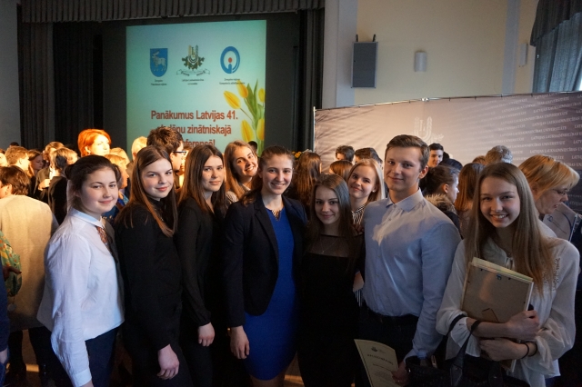 Zināmi skolēni, kas Jelgavu pārstāvēs Latvijas skolēnu zinātniskajā konferencē