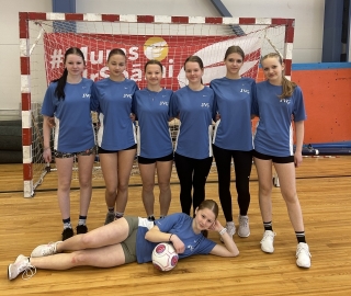 Meiteņu futbols atgriežās skolās