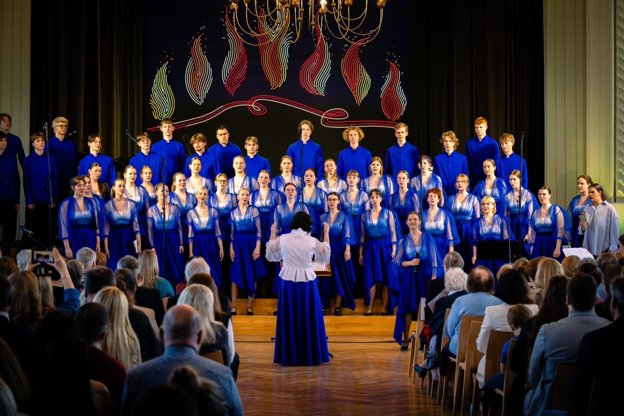 &ldquo;Kā uguns&hellip;&rdquo; paaudzes vienojo&scaron;s stāsts SKALU jubilejas koncertā