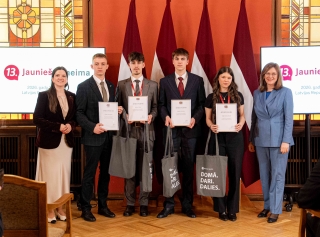 Jelgavas Valsts ģimnāzija pārstāvēta 13. Jaunie&scaron;u Saeimā!