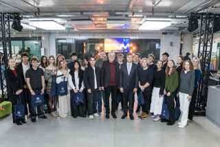 JVĢ skolēns Eduards Dāvis Ziemelis no 12.i klases uz LU Zinātnieku nakts skatuves!